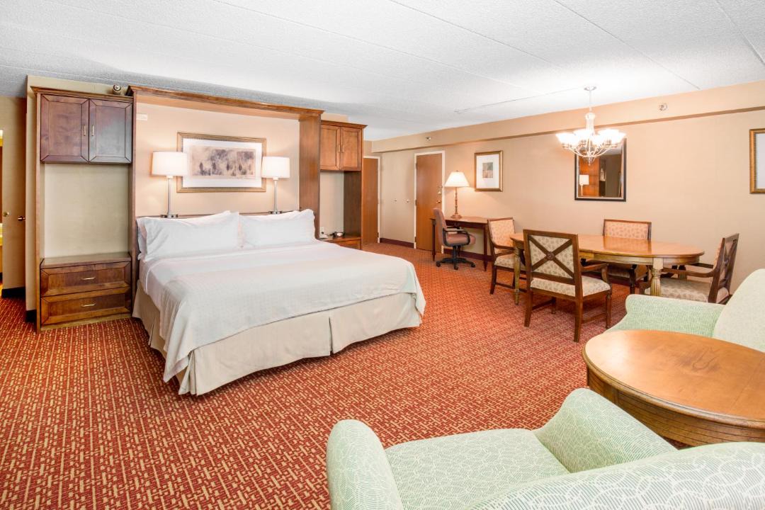Photo of Bedroom in Village of Lakewood