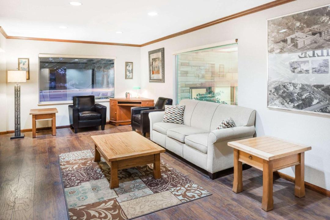 Photo of Livingroom in Jacksonville
