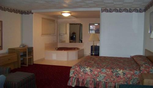 King Room with Hot Tub - Smoking