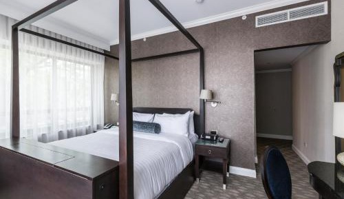 King Room with Spa Bath