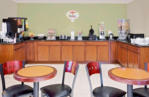 Canton Hotel | Econo Lodge