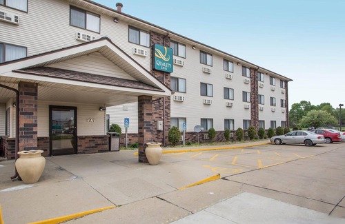 Bloomington Hotel | Quality Inn & Suites Bloomington I-55 and I-74