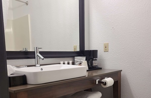 Galesburg Hotel | AmericInn by Wyndham Galesburg