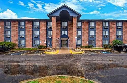 Elk Grove Village Hotel | Motel 6-Elk Grove Village, IL - O'Hare
