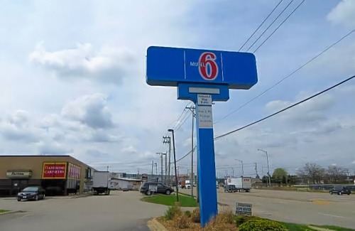 Elk Grove Village Hotel | Motel 6-Elk Grove Village, IL - O'Hare