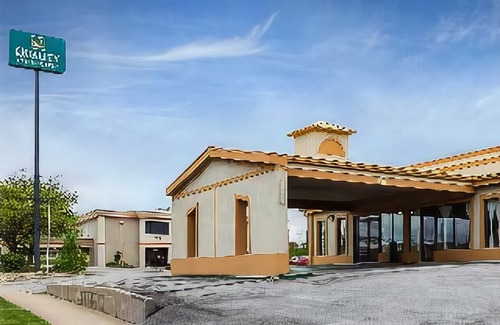 Bloomington Hotel | Quality Inn & Suites Bloomington I-55 and I-74