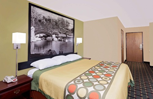 Canton Hotel | Econo Lodge