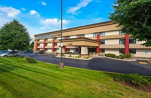 Alsip Hotel | Baymont by Wyndham Chicago/Alsip