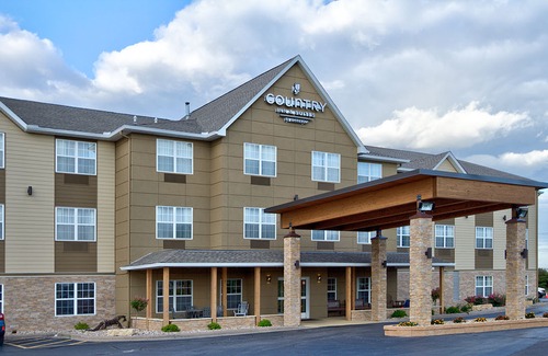 Quad Cities Hotel | Country Inn & Suites by Radisson, Moline Airport, IL