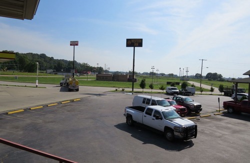 Caseyville Hotel | First Western Inn Caseyville