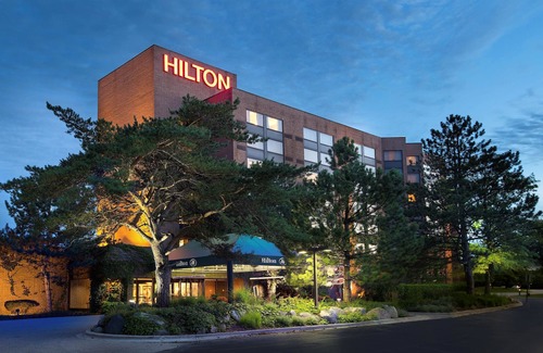 Naperville Hotel | DoubleTree by Hilton Lisle Naperville