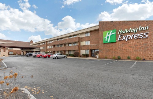 Downers Grove Hotel | Holiday Inn Express Chicago-Downers Grove, an Ihg Hotel