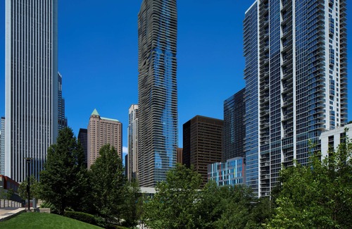 Lakeshore East Hotel | Radisson Blu Aqua Hotel Chicago