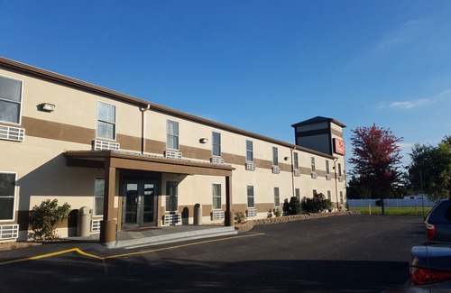 Mitchell Hotel | Econo Lodge Inn & Suites Granite City