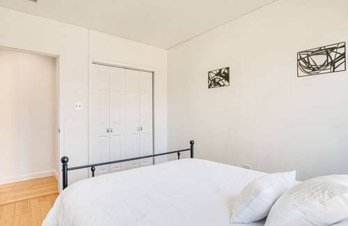 Bucktown House | Bright Chicago Home w/ Backyard < 5 Mi to Downtown