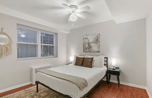 West Ridge Apartment | Well-Furnished 2BR Chicago Apartment