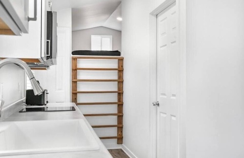 Yorkville Cottage | Deluxe Cottage - Loft - Deluxe Cottage - 1 Bedroom & Loft + Pullout