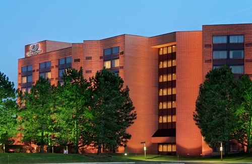 Naperville Hotel | DoubleTree by Hilton Lisle Naperville