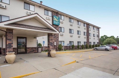 Bloomington Hotel | Quality Inn & Suites Bloomington I-55 and I-74