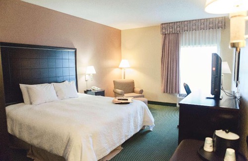 Bloomington Hotel | Hampton Inn Bloomington West