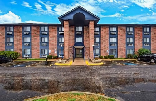 Elk Grove Village Hotel | Motel 6-Elk Grove Village, IL - O'Hare