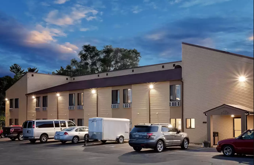 Canton Hotel | Econo Lodge