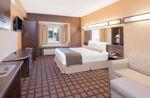 Quincy Hotel | Microtel Inn & Suites Quincy by Wyndham