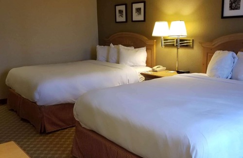 Galesburg Hotel | AmericInn by Wyndham Galesburg