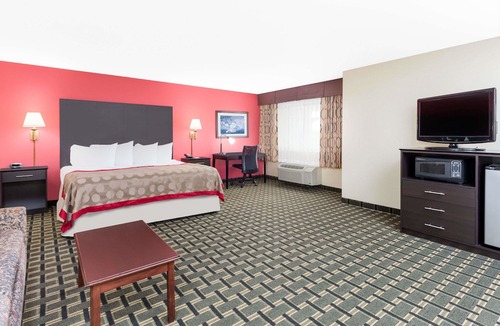 Vandalia Hotel | Ramada by Wyndham Vandalia
