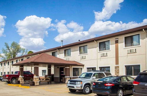 Forsyth Hotel | Quality Inn Near I-72 and Hwy 51