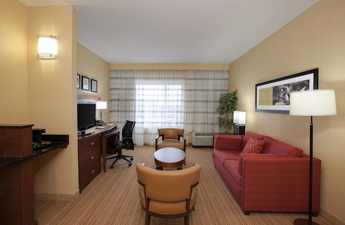 Schaumburg Hotel | Courtyard by Marriott Chicago Schaumburg/Woodfield Mall