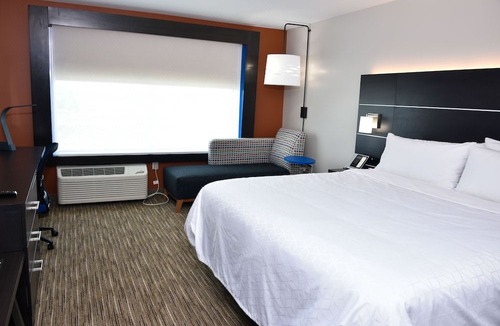 Bensenville Hotel | Holiday Inn Express & Suites Bensenville - O'Hare, an Ihg Hotel