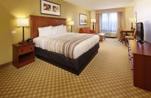 Village of Lakewood Hotel | Country Inn & Suites by Radisson, Crystal Lake, IL