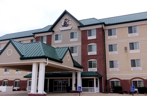 Quincy Hotel | Town & Country Inn and Suites