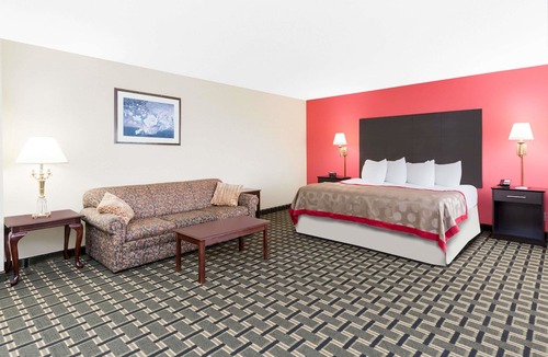 Vandalia Hotel | Ramada by Wyndham Vandalia