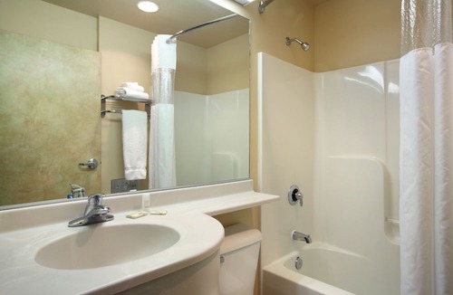 Quincy Hotel | Microtel Inn & Suites Quincy by Wyndham