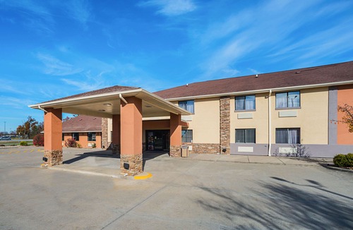 Carbondale Hotel | Quality Inn Carbondale University Area