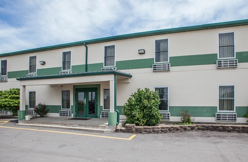 Mitchell Hotel | Econo Lodge Inn & Suites Granite City