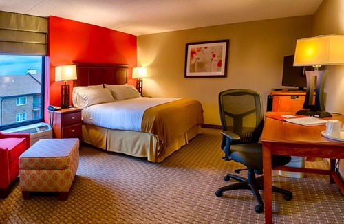 Crestwood Hotel | Holiday Inn Express Crestwood, an Ihg Hotel