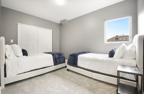 Bensenville Condo | New Stunning 2BED 2BATH Apartment. Close to METRA, O'Hare and Rivers Casino
