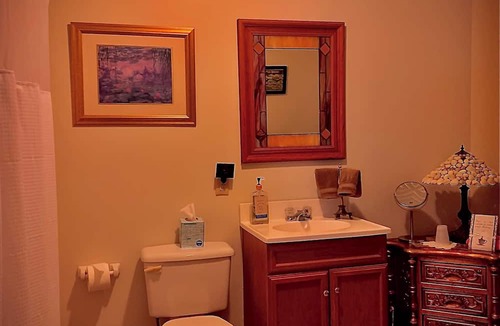 Alton Bed & Breakfast | Charming Mississippi Riverview 3-bedroom innn in lovely Historic downtown Alton