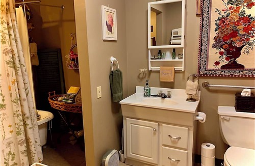 Alton Bed & Breakfast | Charming Mississippi Riverview 3-bedroom innn in lovely Historic downtown Alton