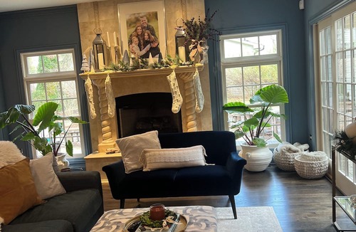 Naperville House | LivGolf Tournament-Large home walkable to downtown Naperville near Bolingbrook