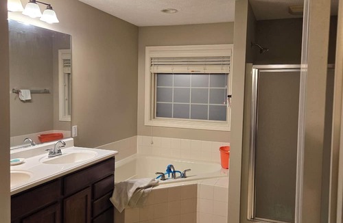 Orange Prairie House | Charming 3-bed Rm house with AC and WiFi in a quiet Dunlap N Peoria neighborhood
