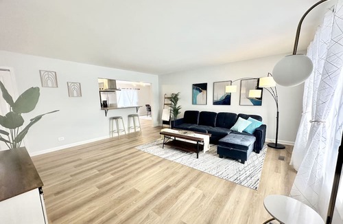 Hanover Park House | Beautiful Ranch, close to train station, fully fenced yard