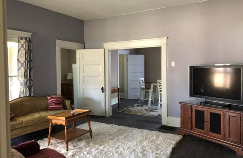 Palestine House | Peaceful & Simple 2 BR Home in Quiet Neighborhood