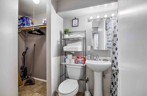 Aurora Apartment | This apartment is a 1 bedroom(s), 1 bathrooms, located in Aurora, IL.