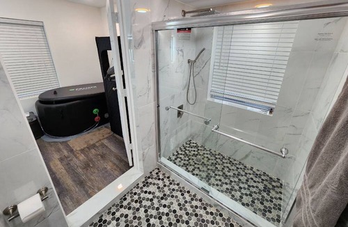 Orange Prairie House | 4 bedroom 2 bath in Peoria totally renovated! Hot Sauna! Pet-Friendly!