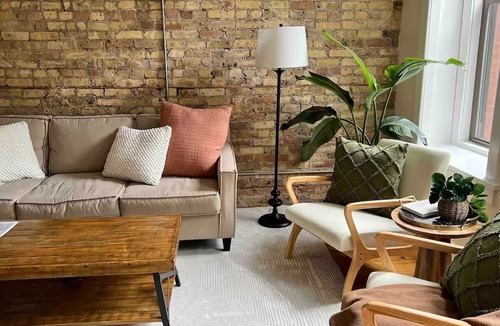Wicker Park Condo | Beautiful, Clean 2BD/1BA private entrance+parking