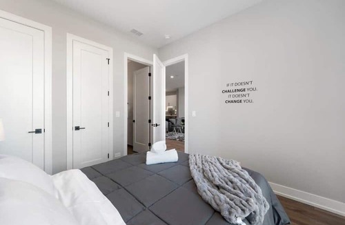 Lower West Side Apartment | Cozy Chicago Haven w/High Speed Internet & Balcony